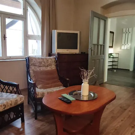 Anna Vendeghaz Appartement
