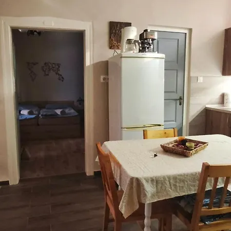 Appartement Anna Vendeghaz *