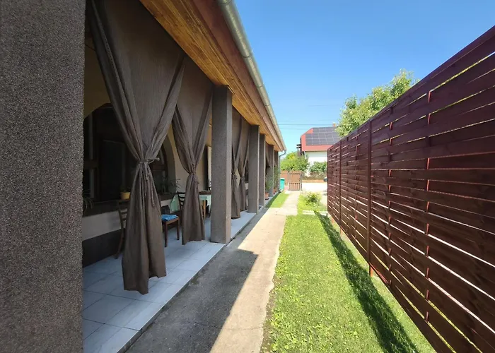 Anna Vendeghaz Appartement